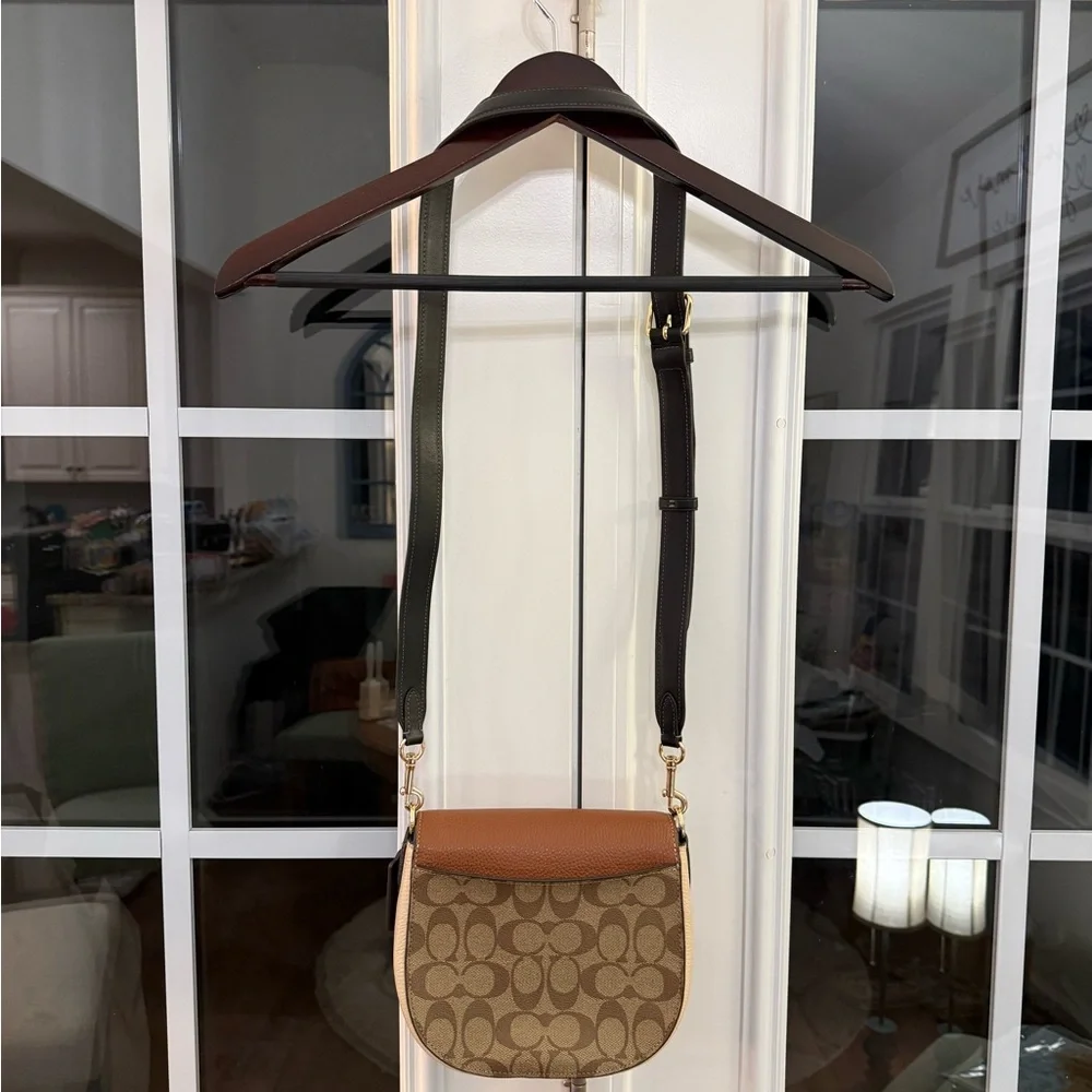 COACH Morgan Saddle Bag in Colorblock Signature Canvas with Gold-Tone Hardware - Picture 14 of 15